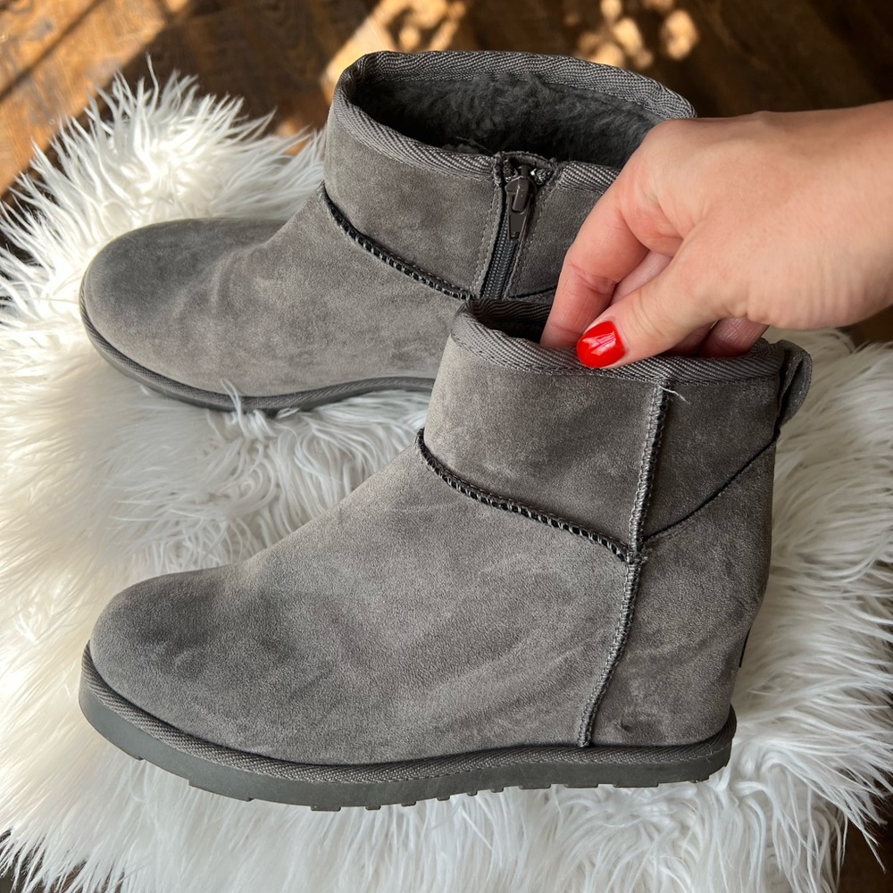 Dunes winter booties Grey suede size 7.5